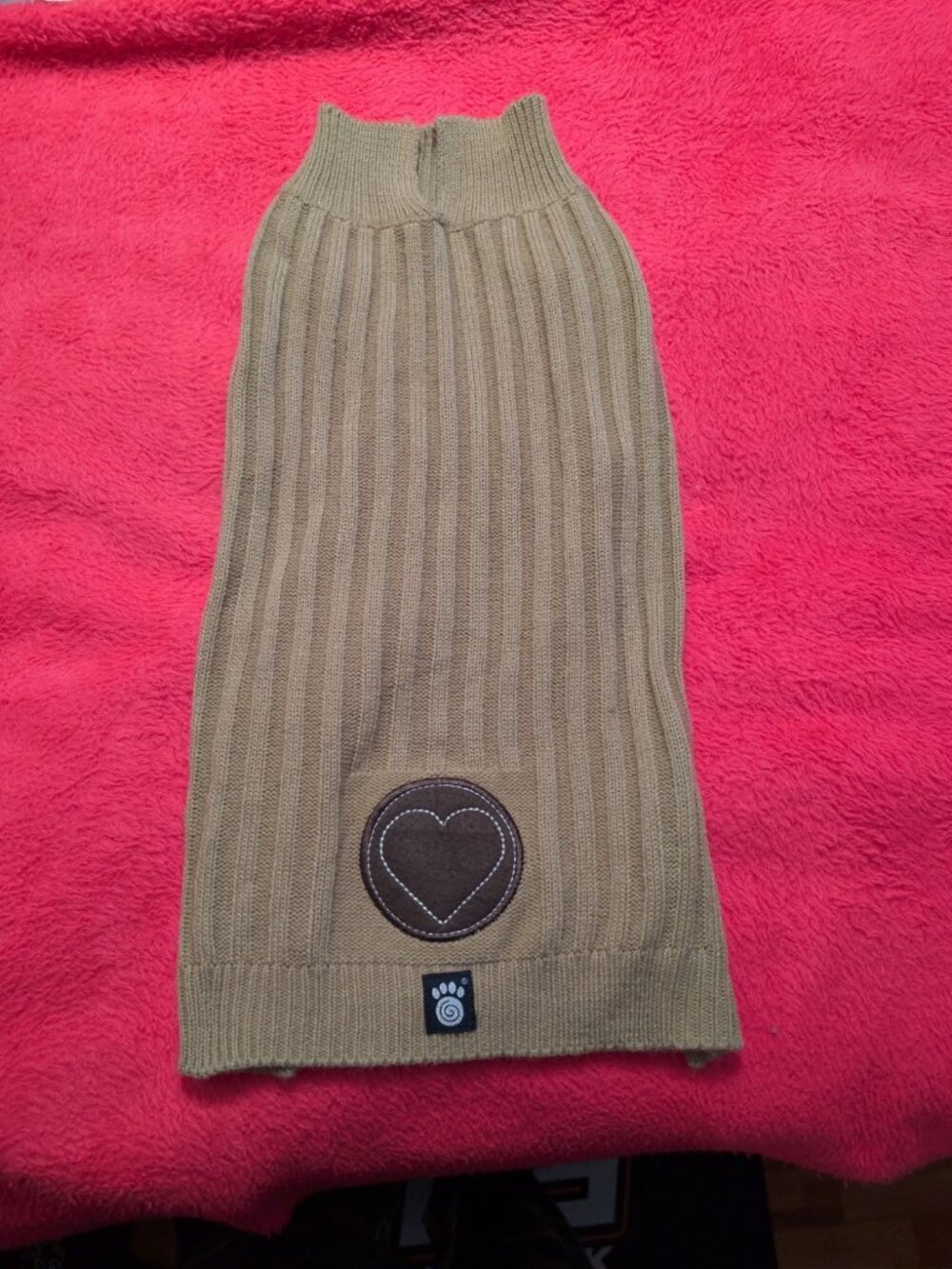 Pooch Outfitters Tan Ribbed Knit Dog Sweater Brown Heart Patch Gold Size L